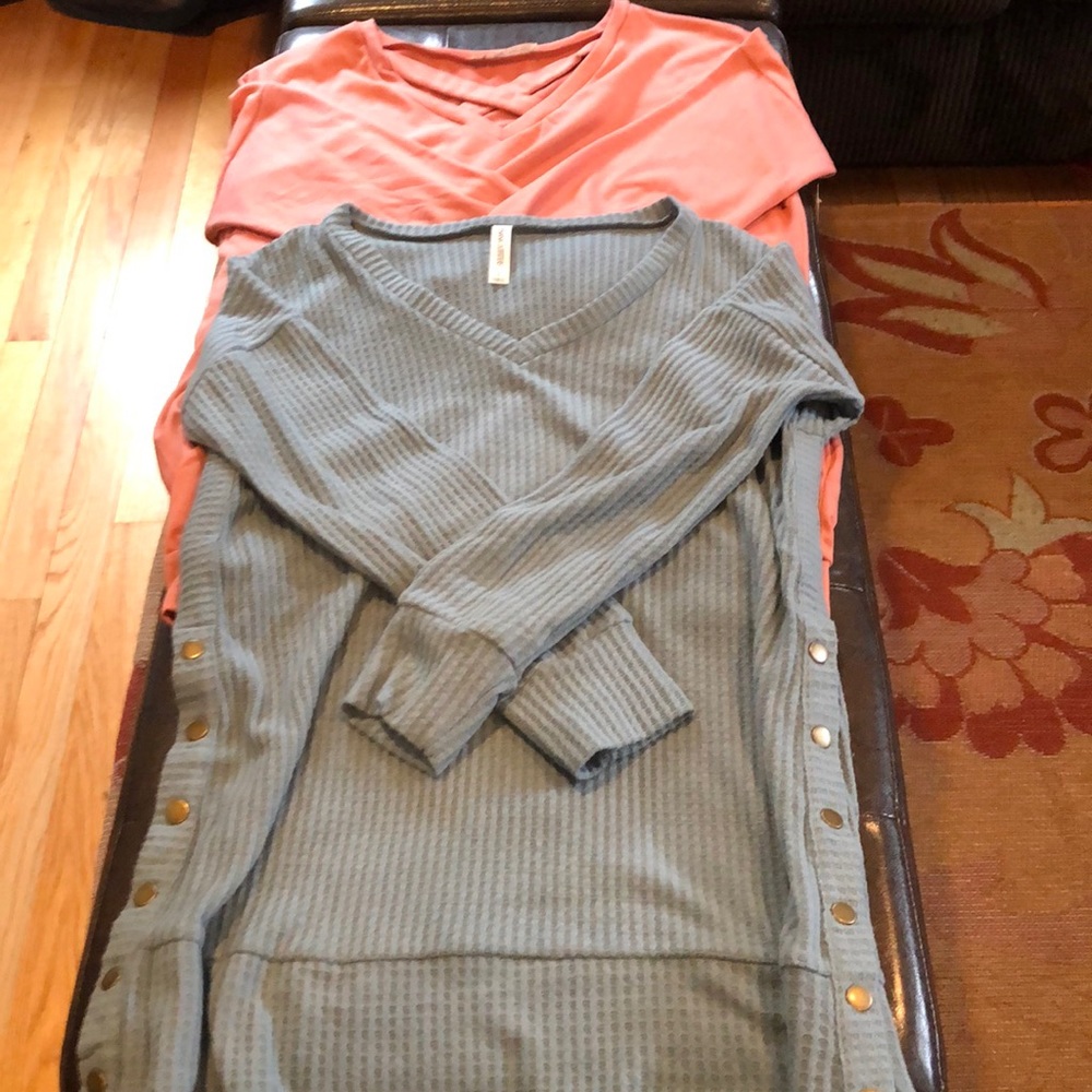 2 oversized tops! 1 w/button accent. 1 w/pockets!
